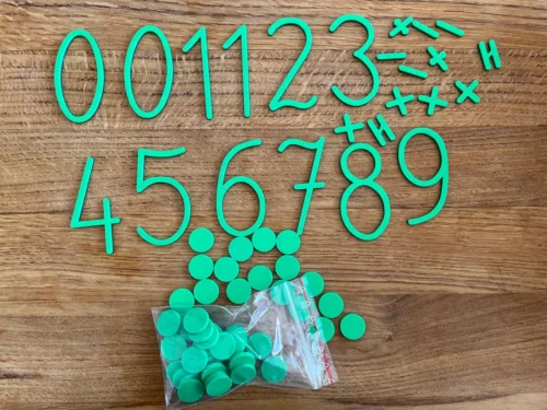 WhatsApp Image 2025-10-08 at 10.54.50 (1) Ruchome cyfry, żetony, matematyka Montessori do nauki liczenia