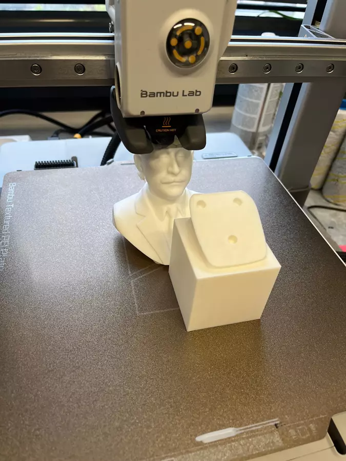 Nowoczesna statuetka wydrukowana w 3D – efektowna forma wyróżnienia lub podziękowania