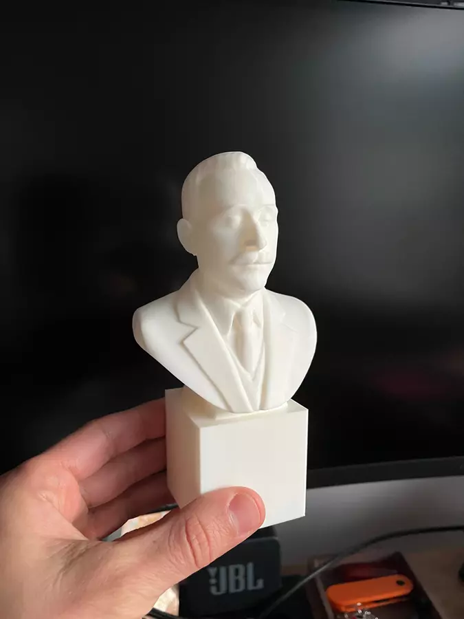 Personalizowana statuetka 3D z dedykacją – elegancki prezent na specjalną okazję